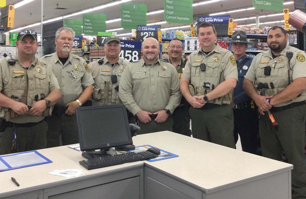 Logan County Sheriff's Shop With A Cop in Paris