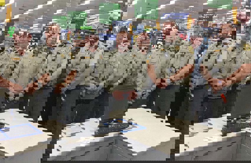 Logan County Sheriff's Shop With A Cop in Paris