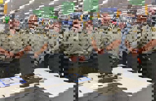 Logan County Sheriff's Shop With A Cop in Paris